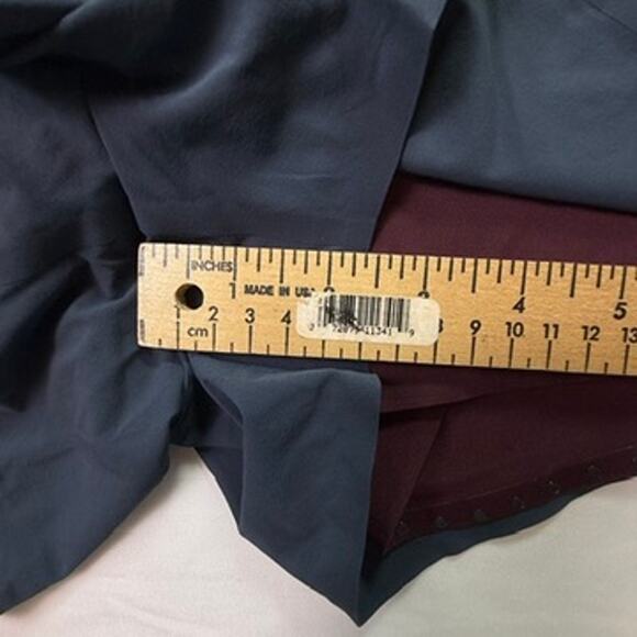 On Running Women’s Shorts Blue Black Lined Lightweight Athletic Size Medium - Picture 9 of 11